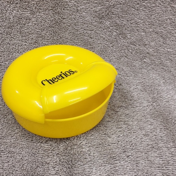 Vintage Cheerios Snap Off Lid - Snack Holder - Picture 3 of 3